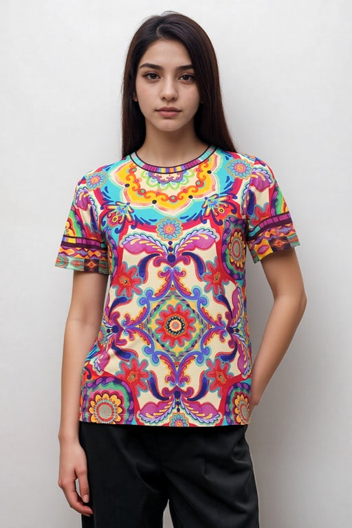 Woman wearing a colorful patterned t-shirt with short sleeves
