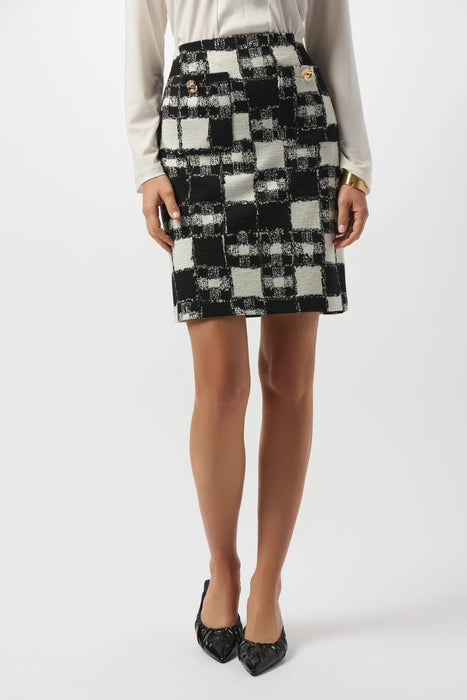 Woman wearing a black and white checkered pencil skirt